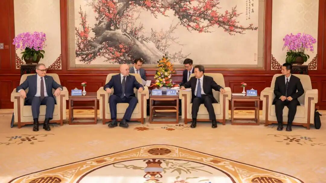 国家能源局主要负责人会见俄罗斯能源部部长